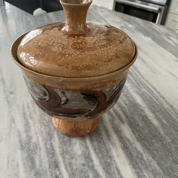 Amazing large vintage made by artisan covered serving vessel pot with lid - Picture 8 of 16